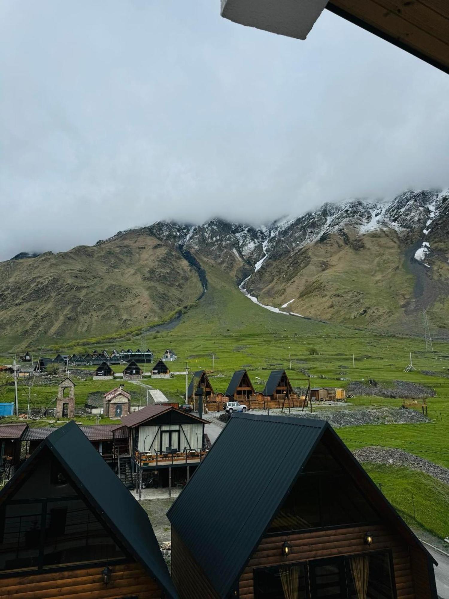 Chalet Kazbegi Hotell Eksteriør bilde